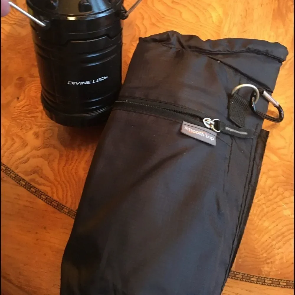 A COOZI w Carabiner for your Water Bottle